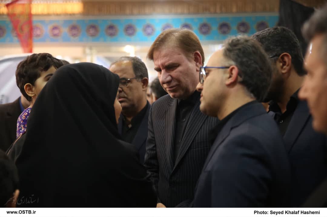 میز خدمت با حضور استاندار بوشهر در مصلای جمعه بوشهر برپا شد
