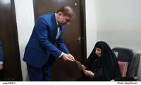 استاندار بوشهر با مادر شهید بحرانی دیدار کرد