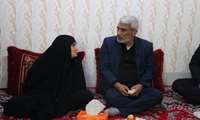 دیدار فرماندار جم و مسئولان با خانواده شهید صافی